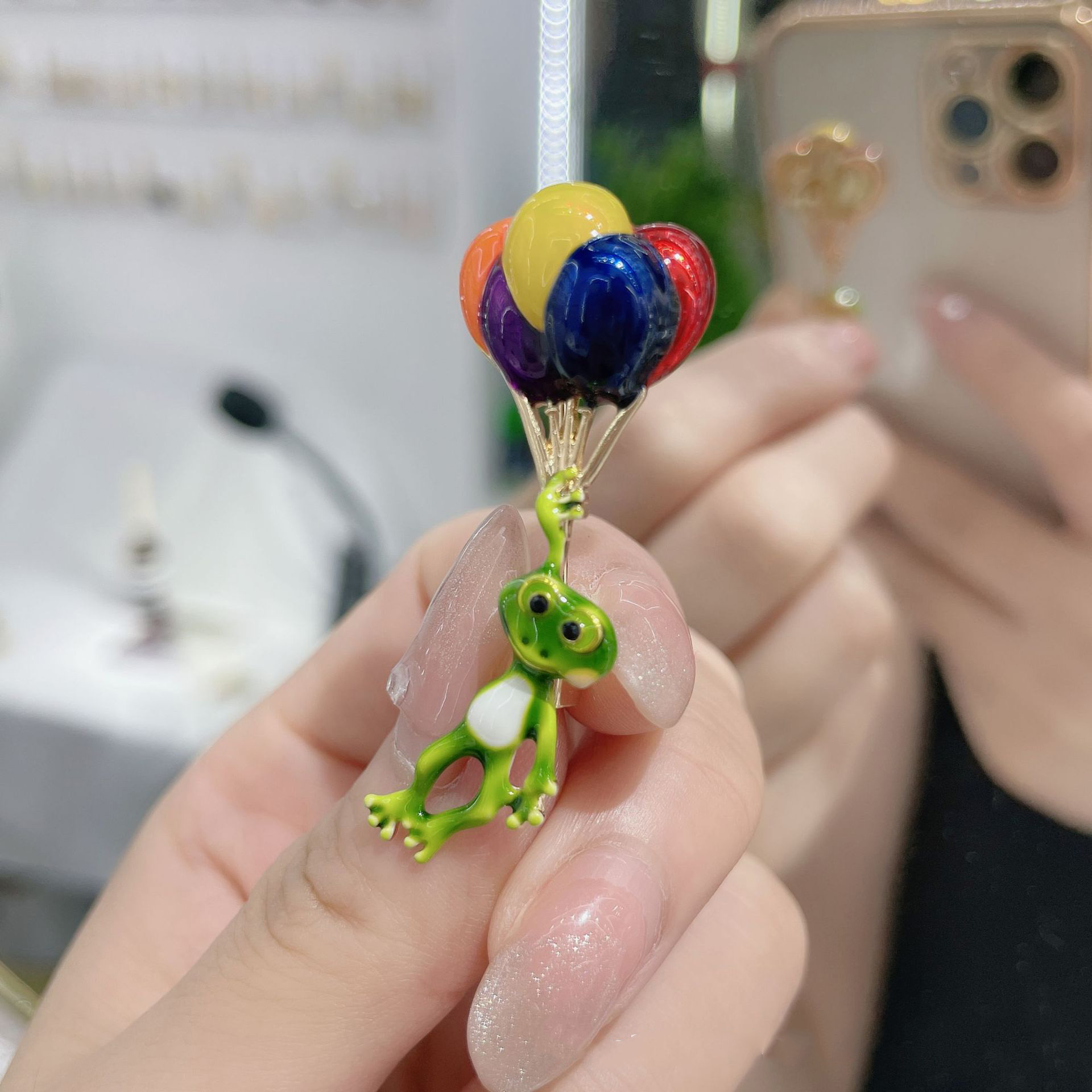 Lebendiger Frosch, der bunte B – Embroidery Bali Bewertung und Preis